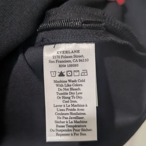 Everlane | The Dream V-Neck Tank Top In Black - Picture 11 of 12